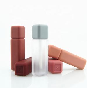 หลอดลิปกลอสพลาสติกเปล่าบรรจุภัณฑ์หลอดลิปกลอสสีสดใสติดฉลากตามต้องการ - Product Image 6