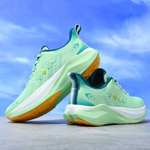 รองเท้าเดินสบายดีไซน์ใหม่สำหรับผู้หญิง รองเท้าวิ่งผู้ชายแบบ OEM ระบายอากาศได้ดี พื้นหนา กันลื่น - Product Image 6