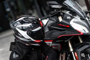 หมวกกันน็อค MT Helmets รุ่น STINGER 2 สำหรับทุกเพศทุกวัย ระบายอากาศได้ดี ใช้ได้ทุกฤดู  แบบเต็มใบ ได้รับมาตรฐาน ECE R22.06 ผลิตจากวัสดุ ABS  ระบบปิดแบบปลดเร็ว ของใหม่ - Product Image 3