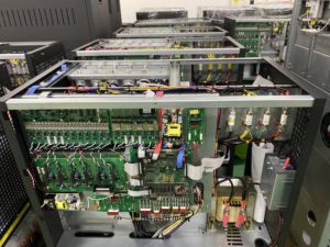 UPS en Línea de 20KVA 40KVA 80KVA con PoE, Rack Industrial para Aplicaciones Médicas de Baja Frecuencia, UPS Trifásico de 100KVA 200KVA - Product Image 6