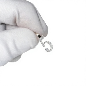 เครื่องประดับมอสซาไนต์สุดหรู ทองคำขาว 14K ประดับเพชรแบบไอซ์  จี้เพชรทรงเลขนำโชค วันที่ที่ระลึก  สร้อยคอพร้อมจี้  ของขวัญ - Product Image 1