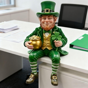 Figura de Duende del Día de San Patricio, Decoración de Escritorio de Resina, Estilo Tradicional, Pieza Única, Regalo - Product Image 1