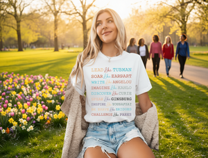 T-shirt da donna Lead Soar a maniche corte con scollo rotondo, 100% cotone, maglietta con scritta 'Strength Feminist', per il Mese della Storia delle Donne, abbigliamento casual. - Product Image 2