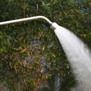 مستلزمات الحدائق: رشاش ماء من الألومنيوم يعمل بالماء مع خرطوم طويل وفوهة ذات 1000 فتحة - Product Image 1