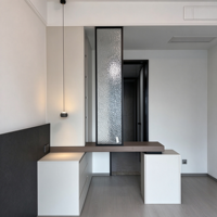 Coiffeuse flottante sur mesure avec cloison de séparation, table de maquillage moderne de luxe pour chambre principale avec commode à 3 tiroirs pour suite personnalisée