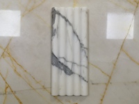 Vente flash - Carreaux de marbre Calacatta Gold 150x610mm, finition mate, rainurés, pour la décoration des murs intérieurs de salles de bain et de cuisines