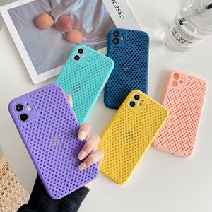 <span class=keywords><strong>Coque</strong></span> de téléphone en Silicone creuse à Dissipation thermique IVANHOE pour iPhone 11 Pro XR XS Max <span class=keywords><strong>X</strong></span> <span class=keywords><strong>7</strong></span> 8 6 6S Plus Mesh <span class=keywords><strong>coque</strong></span> de refroidissement respirante - Product Image 2