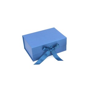 Caja de embalaje plegable a color para productos de cuidado de la piel con loción para días festivos, de cartón con cinta, caja de regalo magnética personalizable - Product Image 3