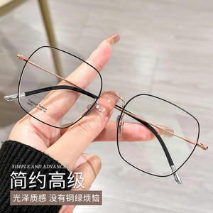 Monture de lunettes Danyang en titane pur 18049, rectangulaire, argentée, légère, pour femme, avec verres en plastique - Product Image 3