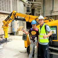 Robot Pembongkaran Mini CNCMC PC200 2 Ton dengan Kontrol Jarak Jauh untuk Pembersihan Terak Baja, Motor 18.5Kw, Radius Kerja 4.5m