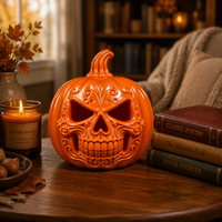 Figurine sculptée personnalisée en résine, initiale 'M', citrouille, peinte à la main, art populaire, accent d'automne, charmante pièce de table pour Halloween
