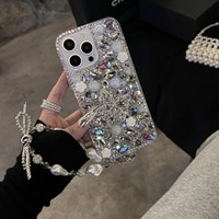 Bracelet papillon luxueux en diamant d'eau perle Bracelet de perles de forme irrégulière, adapté à la coque de téléphone Iphone16promax 15plus
