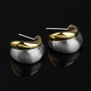 Boucles d'oreilles clous pour femmes, design de créateur, en acier inoxydable, fournisseur de bijoux, fabrication de boucles d'oreilles - Product Image 4