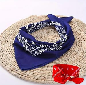 Pañuelo <span class=keywords><strong>Bandana</strong></span> Retro Clásico con Estampado de Anacardos Rojos al por Mayor con MOQ Bajo, Pañuelo para la Cabeza con Cola de Caballo Baja, Pañuelo para la Cabeza, Pañuelo para el Cuello para Mujer - Product Image 3