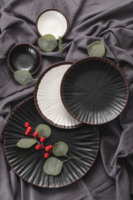 Assiettes de service rondes rayées en mélamine classiques et durables, noires, blanches, bleues et vertes, pour buffets et restaurants quotidiens
