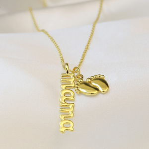 Collana Personalizzata per Donne con Ciondolo MAMA in Zirconi e Pendente a Forma di Piedi, Catena Placcata Oro per la <span class=keywords><strong>Festa</strong></span> <span class=keywords><strong>della</strong></span> <span class=keywords><strong>Mamma</strong></span> - Product Image 1