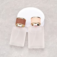 Flacons vides 30ML 50ML, corps givré, capuchon en cuir, mécanisme de pulvérisation à pression, bouchon à vis, flacon de parfum blanc mat