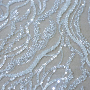 Tissu en dentelle perlée de haute qualité pour vêtements - Product Image 3