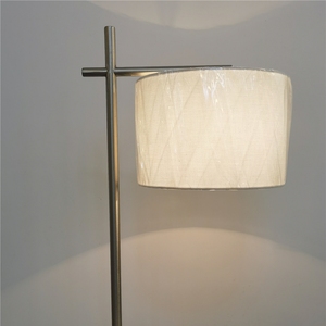 Lampe de chevet personnalisée pour hôtel, chambre king-size Wyndham, lampe de chevet simple pour chambre d'hôtes, corps en fer nickel brossé avec USB et prise - Product Image 2