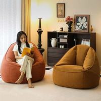 Moderner Leder-Sitzsack mit Ottoman im minimalistischen Design für das Wohnzimmer