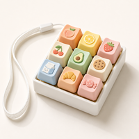 Porte-clés personnalisé en gros avec touches de clavier, base en acrylique transparent, touches mécaniques, anneau métallique, cadeau souvenir d'entreprise