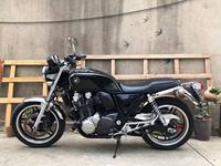Hondaa CB1100 - une moto de rue rétro à quatre cylindres par Hondaa