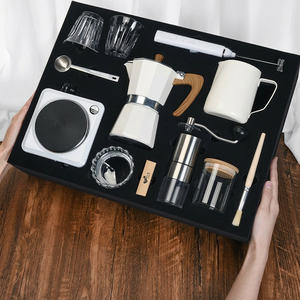 Coffret Cadeau Cafetière Moka avec Moulin <span class=keywords><strong>à</strong></span> Café, Plaque Chauffante Électrique, Mousseur <span class=keywords><strong>à</strong></span> Lait et Tasse <span class=keywords><strong>à</strong></span> Latte Art pour la Maison, le Bureau ou comme Cadeau d'Affaires - Product Image 1