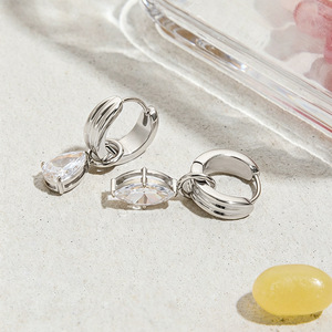 Pendientes de tuerca de moissanita VVS GRA de corte redondo con diseño de cola de pez de líneas simples, rellenos de oro de 14K, joyería de uso diario para mujer - Product Image 6