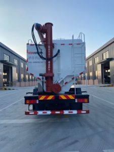 43m ³ 400hp Réservoir d'alimentation en vrac Boîte à fourrage pour porcs de haute qualité Livraison d'aliments <span class=keywords><strong>Transport</strong></span> Camion d'alimentation 4 axes Elevage Silo personnalisable - Product Image 5