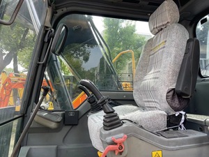 Excavatrice sur chenilles Volvo EC140DL d'occasion, 14 tonnes, hydraulique d'origine, en bon état, matériel de construction pour le terrassement, en stock - Product Image 4
