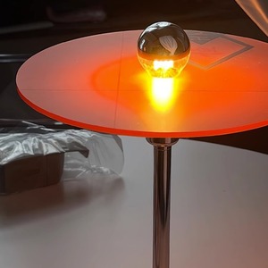 โคมไฟอะคริลิคทรงยูเอฟโอสไตล์บาวเฮาส์ โพสต์โมเดิร์น มินิมอล สีส้ม โคมไฟตั้งโต๊ะ 3 สี สำหรับห้องนั่งเล่น ห้องนอน ของขวัญ/ของตกแต่ง ทำจากโลหะ - Product Image 1