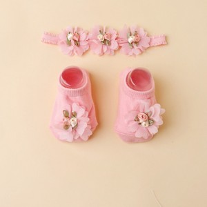Set 2 Pcs Kaus Kaki dan Bando Anti Selip Motif Bunga untuk Anak Perempuan, Bahan Spandex/Katun Lembut Ramah Kulit, Aksesoris Rambut Bayi untuk Usia 0-3 Tahun - Product Image 4