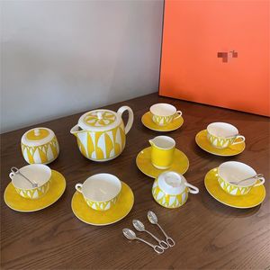 Service à thé en céramique jaune de la série Luxury Horse, 21 pièces, coffret cadeau, porcelaine fine, théière, tasses et soucoupes, compatible avec les aliments. - Product Image 1