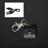 Base de porte-clés LED rechargeable de type plug-in avec câble USB, prête à être expédiée, idéale pour les cadeaux promotionnels et les événements
