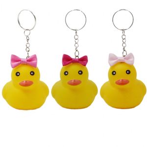 Lindo llavero de pato de goma amarillo con lazo, juguete chirriante, colgante para bolso, mini llavero de animal para niños y mujeres, regalo - Product Image 3
