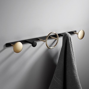 Perchero de pared estándar de latón con ganchos dorados cepillados, almacenamiento de lujo ligero para dormitorio y baño - Product Image 2