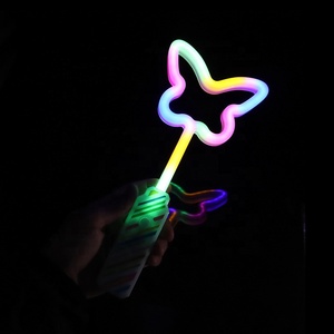 Bâtons lumineux LED Papillon Néon Clignotants, Baguettes Lumineuses Féeriques pour Halloween <span class=keywords><strong>et</strong></span> Fêtes Thème Princesse - Product Image 1