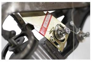 Macchina per Riparazione Scarpe QS-SL-26T, Manuale o Elettrica, a Braccio Cilindrico, Ago Singolo, Stile Classico, Set Completo - Product Image 4