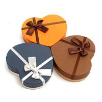Boîte cadeau rigide en carton écologique recyclable, revêtement UV, laminage mat, gaufrage, forme personnalisée, chocolat aux truffes roses