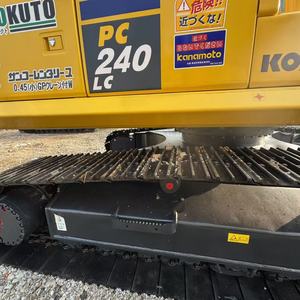 รถขุดไฮดรอลิกแบบตีนตะขาบ Komatsu PC240LC มือสองจากญี่ปุ่น น้ำหนัก 24 ตัน ชั่วโมงการทำงานต่ำ สภาพดี เครื่องจักรก่อสร้าง - Product Image 3