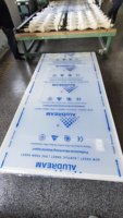 Plaque acrylique transparente haute transparence avec bords polis pour vitrines de luxe et meubles