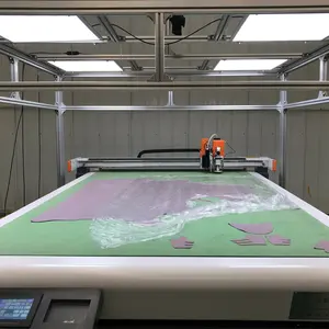 Automatische Voeding Camera Vangen Nesting Cnc Lederen Cutter Oscillerende Mes Snijmachine Voor Schoenen Tassen