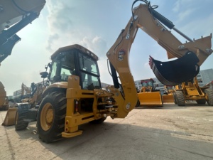 Chargeuse-pelleteuse Caterpillar 424, engin de construction, poids 7980 kg, 0-2000 heures, disponible dès maintenant - Product Image 6