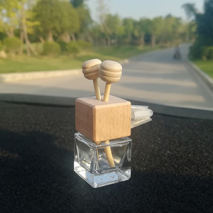 Bouteille de diffuseur d'huile essentielle de parfum rechargeable avec Clip de ventilation de voiture en verre vide de LOGO personnalisé - Product Image 2