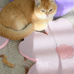 Scratching per gatti classici e moderni a doppio scopo a parete giocattolo per gatti colorato piatto con funzione pieghevole confezionato in cartone - Product Image 3