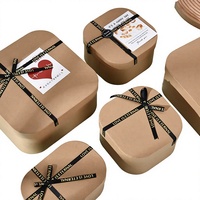 Boîte cadeau élégante en carton spécial avec couvercle et base à bords arrondis, idéale pour l'emballage de gâteaux et parfait pour les cadeaux d'anniversaire