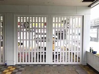 Installation facile Porte pliante en PVC Séparateur de pièce Porte pivotante intérieure coulissante en acier et bois pour hôtels Externa en Thaïlande