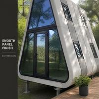 Maison préfabriquée en verre triangulaire, cabane modulaire, structure préfabriquée avec fenêtres latérales panoramiques