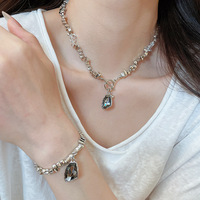 Ensemble collier et bracelet triangulaires en strass européens et américains, accessoires de mode