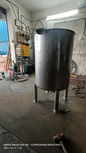 Réservoir de stockage d'eau vertical en acier inoxydable 304 de capacité personnalisée pour le traitement du lait, avec pompe, nervures renforcées de qualité alimentaire pour une durabilité accrue - Product Image 3